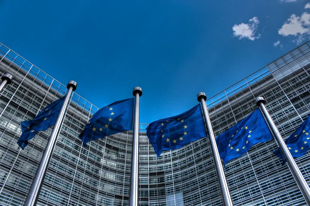Who can access non-refundable EU funds?