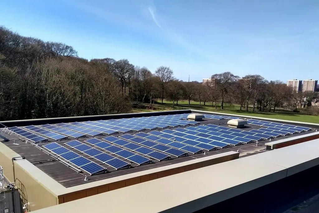 Solar cu stocare pentru primării și instituții: 650 mil. €, depuneri 28 sept.–20 nov.