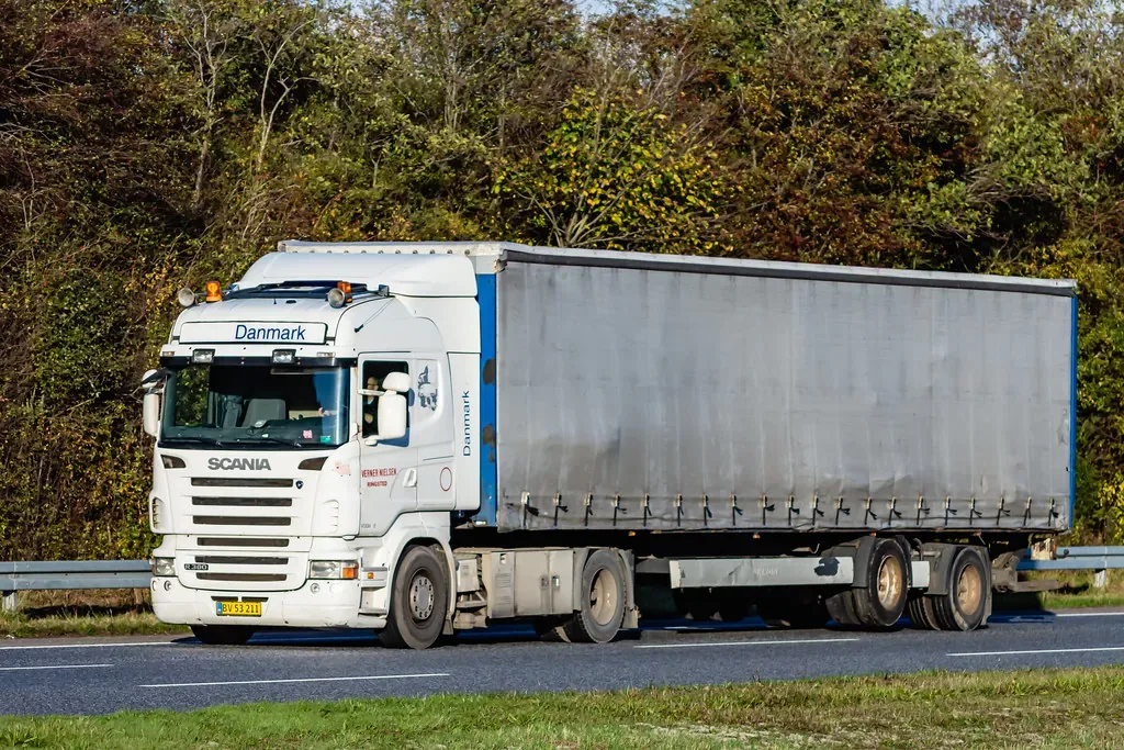 Fonduri pentru firmele de transport marfă: 75 mil. € pentru camioane electrice N2 și N3, termen 16 noiembrie