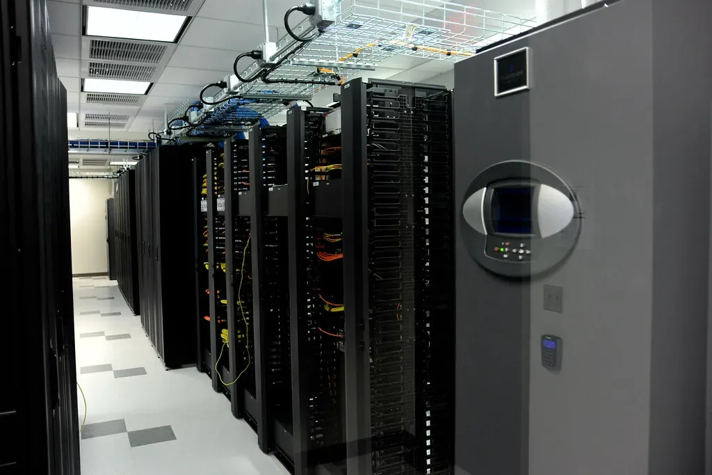 Orizont Europa Cluster 4 DIGITAL 2027: 272 mil. € pentru IA, date și lumi virtuale, termen 18 martie