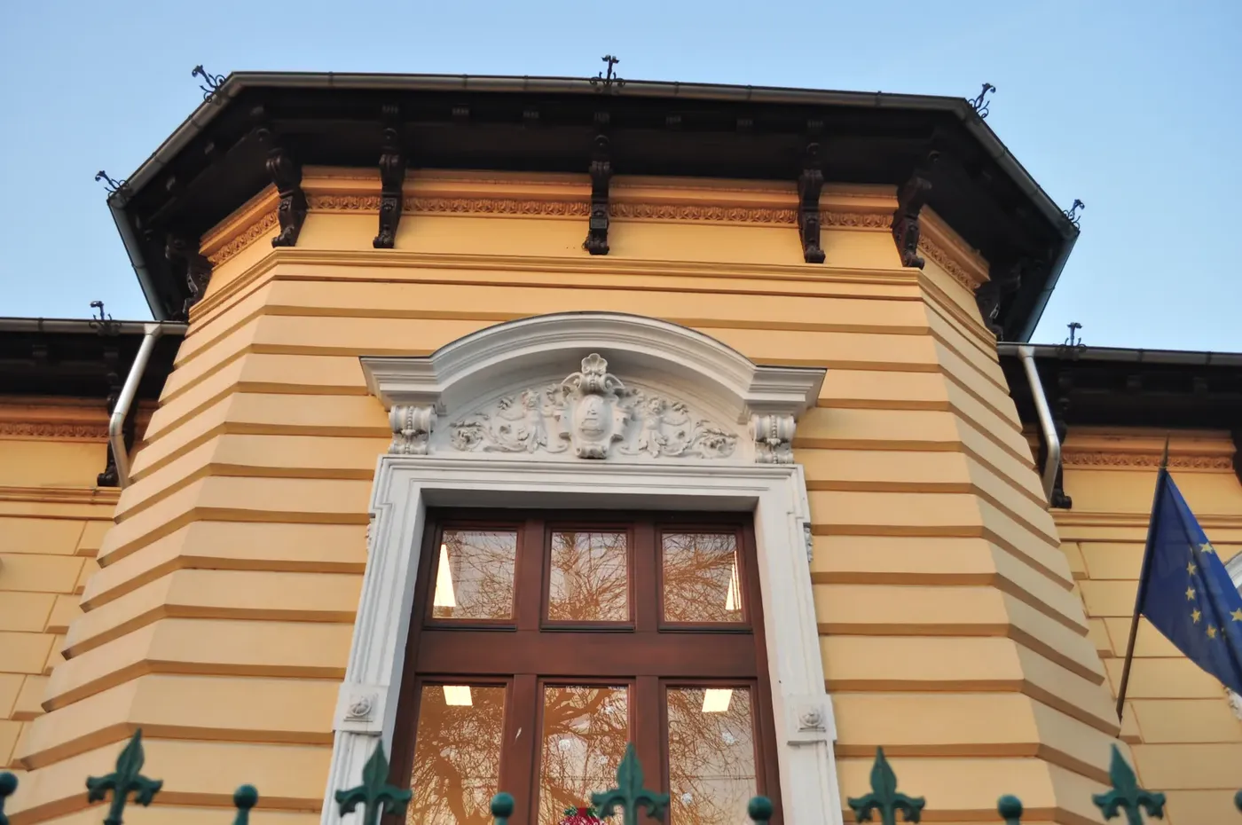 PEO: 17,17 mil. € pentru angajatorii care fac creșă sau oferă program flexibil, ghid în consultare