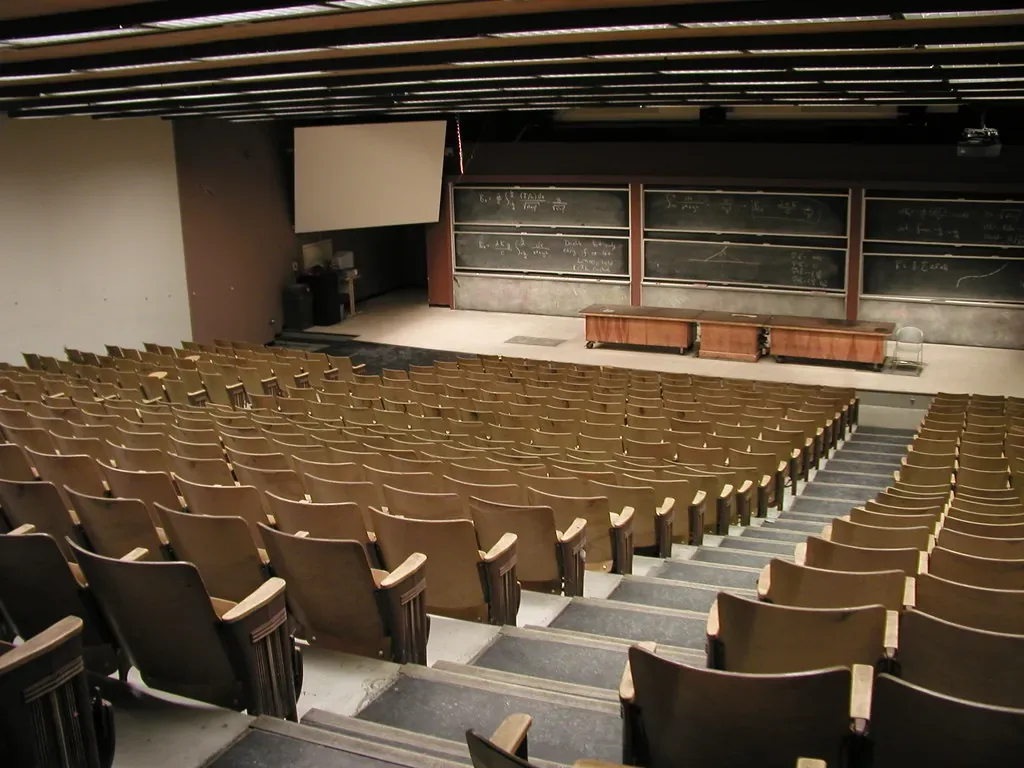 PEO „Universități deschise”: 40 mil. € pentru universități, depunere până pe 27 noiembrie