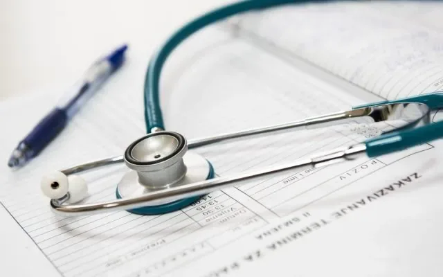 Schimbări majore în finanțarea medicilor de familie din 2026: Ce trebuie să știe antreprenorii din sănătate